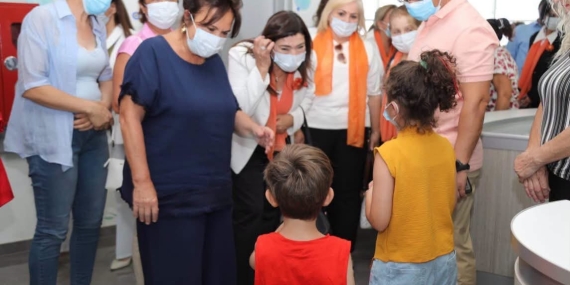 Zerrin Üstel’den çocuklara anlamlı ziyaret