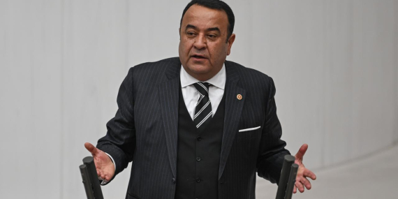 CHP Ankara Milletvekili Adnan Beker, partisinden istifa etti