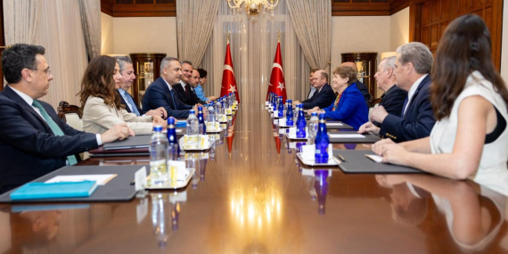 Bakan Fidan, Ankara’da ABD’li senatörleri kabul etti