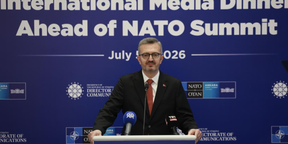 İletişim Başkanı Duran, NATO Zirvesi öncesi basın mensuplarıyla yemekte buluştu