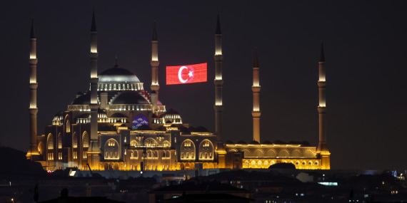 Ülke genelindeki camilerde sela okundu