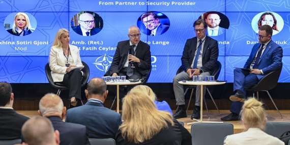 NATO Zirvesi Diyalogları kapsamında Ukrayna’nın Avrupa güvenliğine entegrasyonu konuşuldu