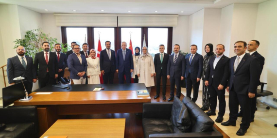 Cumhurbaşkanı Erdoğan, AK Parti İstanbul İl Başkanlığı’nı ziyaret etti