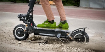 1786353526273en-guclu-elektrikli-scooter.jpg