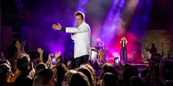 Teoman, Kıbrıs’ta Müzikseverlere Unutulmaz Bir Gece Yaşattı