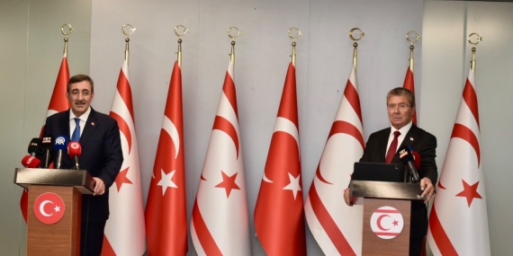 Yılmaz ve Üstel Ercan Havalimanı’nda ortak basın toplantısı düzenledi