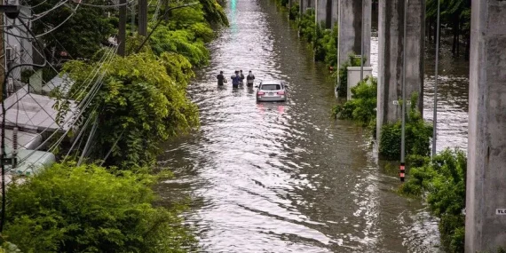 Tayland’ın başkenti Bangkok’ta sel felaketiBinlerce kişi tahliye edildi