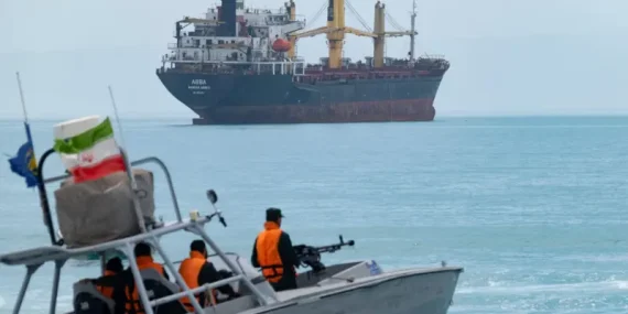 İran silahlı kuvvetleri Hürmüz Boğazı’nda iki günde 19 gemiye müdahale etti