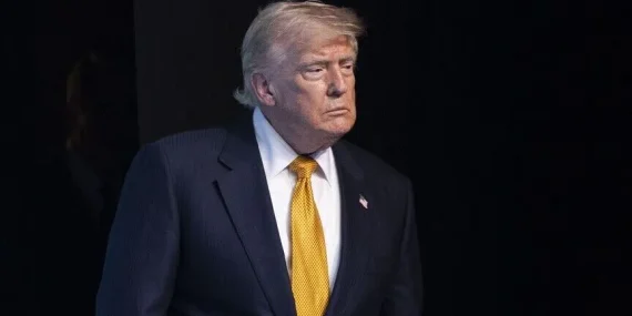 Trump, Hürmüz Boğazı’nı “Trump Boğazı” olarak gösteren görsel paylaştı