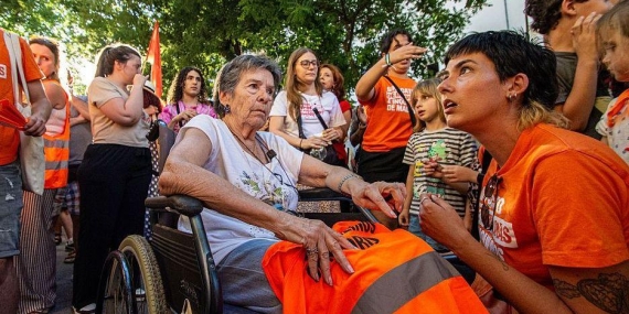 İspanya’da konut krizinin sembolü olan yaşlı kadın evine dönebilecek