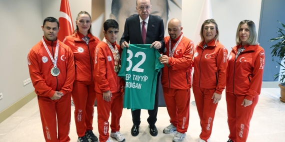 Cumhurbaşkanı Erdoğan, Türkiye Özel Sporcular Spor Federasyonu temsilcilerini kabul etti