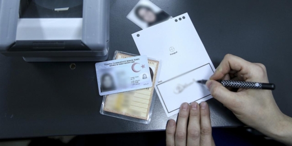 Usulsüz yollarla Türk vatandaşlığı kazandıran şebekeye operasyon: 72 gözaltı