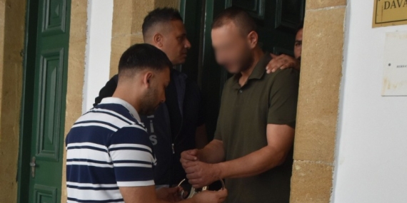 LEFKOŞA’DA SİLAH VE YASAKLI MADDE OPERASYONU: ZANLIYA 8 GÜN EK TUTUKLULUK