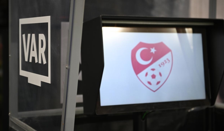 var-hakem-2401786.jpg