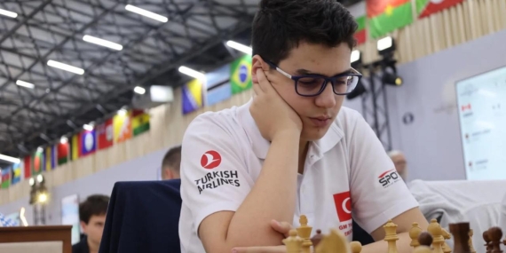 Milli satranççımız Yağız Kaan Erdoğmuş, “Yılın Çıkış Yapan Sporcusu” seçildi