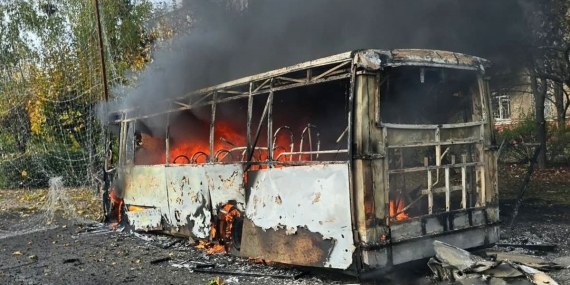RUSYA, UKRAYNA’DA OTOBÜSÜ HEDEF ALDI30 ÖLÜ, 18 YARALI VAR