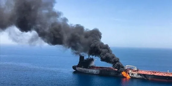 BASRA KÖRFEZİ’NDE PETROL TANKERİNE ROKETLİ SALDIRI DÜZENLENDİ