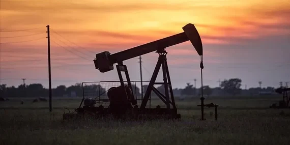 KÜRESEL PİYASALARDA BRENT PETROLÜN VARİL FİYATI 107,34 DOLARA GERİLEDİ