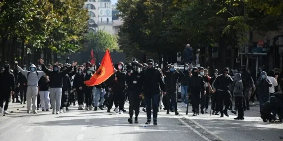 Arnavutluk’ta öğrencilerin düzenlediği protestolar sürüyor