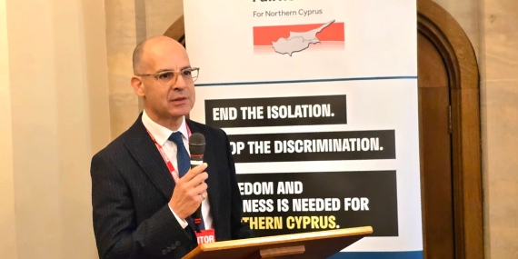 CUMHURBAŞKANLIĞI MÜSTEŞARI MEHMET DÂNÂ, İNGİLİZ PARLAMENTERLERE KIBRIS SORUNUNU ANLATTI