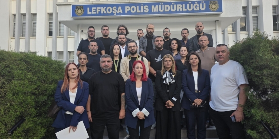 SALDIRIYA UĞRAYAN GAZETECİLER LEFKOŞA POLİS MÜDÜRLÜĞÜNE ŞİKAYETTE BULUNDU