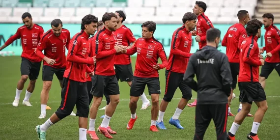 A Milli Futbol Takımı'nın aday kadrosuna iki takviye