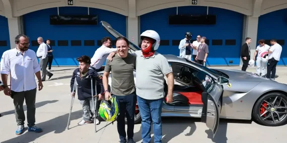 Görme engelli Formula 1 tutkunu, Felipe Massa ile unutulmaz bir deneyim yaşadı