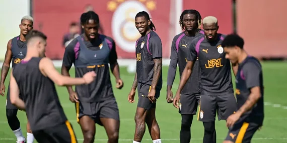 Galatasaray, Barcelona maçı öncesi son antrenmanını gerçekleştirdi