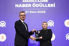 duran-ayse-simsek-odul-aa-2498863.jpg