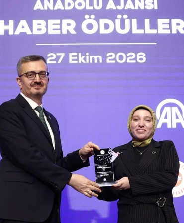 duran-ayse-simsek-odul-aa-2498863.jpg