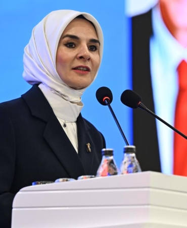 mahinur-ozdemir-goktasaa-2495495.jpg
