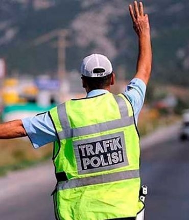 polisten-ulke-genelinde-trafik-kontrolu-7214-arac-kontrol-edildi-h75951-578c1