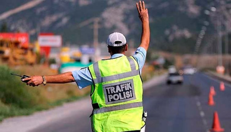 polisten-ulke-genelinde-trafik-kontrolu-7214-arac-kontrol-edildi-h75951-578c1