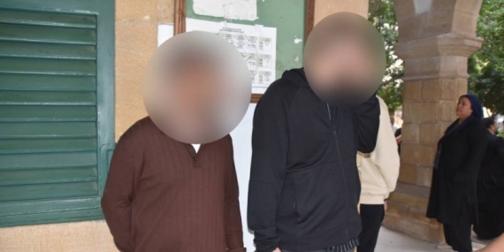 LEFKOŞA’DA 480 BİN TL’LİK ÇEK SAHTELEME İDDİASI: 2 ZANLIYA TUTUKLULUK