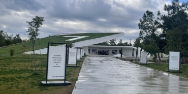 tak-denktas-anit-mezari-projesi-dau-kent-ag-imzasiyla-hayata-gec-01-1024x768